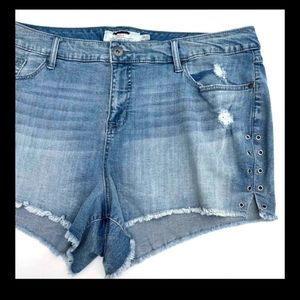 TORRID NWOT Denim shorts with cutout designs SZ 22